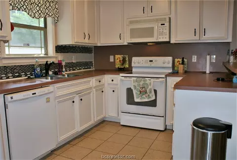 911 E 26th St, Bryan, TX 77803 photo 8