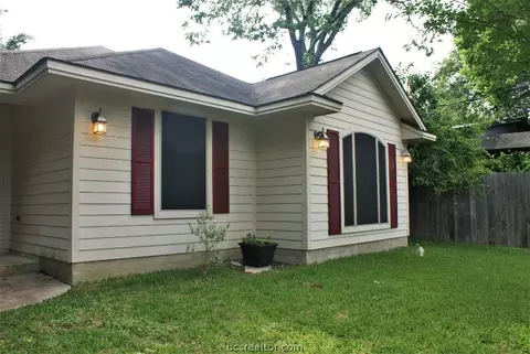 911 E 26th St, Bryan, TX 77803 photo 2