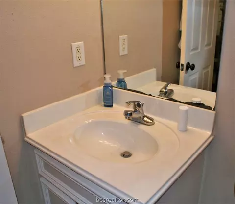 911 E 26th St, Bryan, TX 77803 photo 13