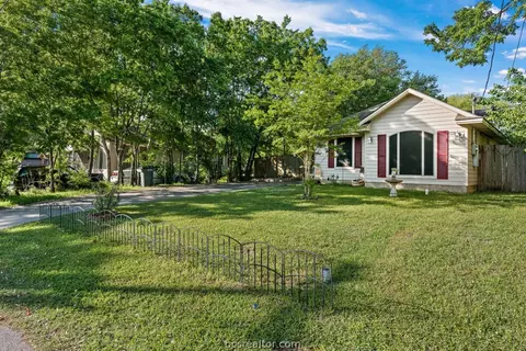 911 E 26th St, Bryan, TX 77803 photo 1