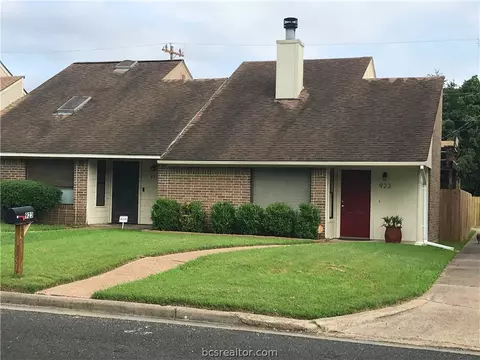 923 Navidad St, Bryan, TX 77801 photo 2