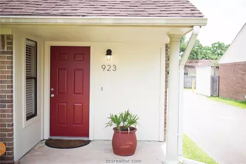 923 Navidad St, Bryan, TX 77801 photo 1