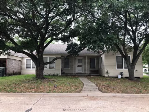 104 Davis St, Bryan, TX 77801 photo 1