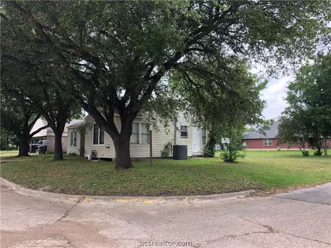 104 Davis St, Bryan, TX 77801 photo 2