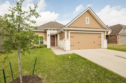 2014 Jester Trl, Bryan, TX 77807 photo 1