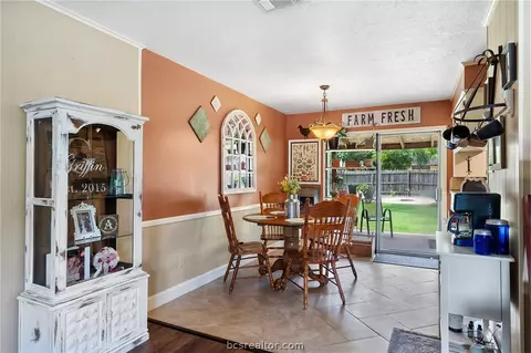1104 Forest Glen Ct, Bryan, TX 77803 photo 8