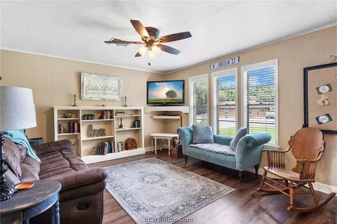 1104 Forest Glen Ct, Bryan, TX 77803 photo 6