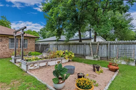 1104 Forest Glen Ct, Bryan, TX 77803 photo 27