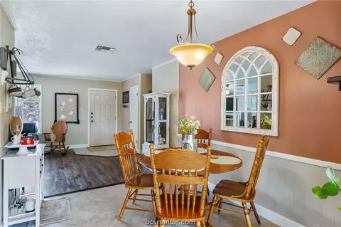 1104 Forest Glen Ct, Bryan, TX 77803 photo 10
