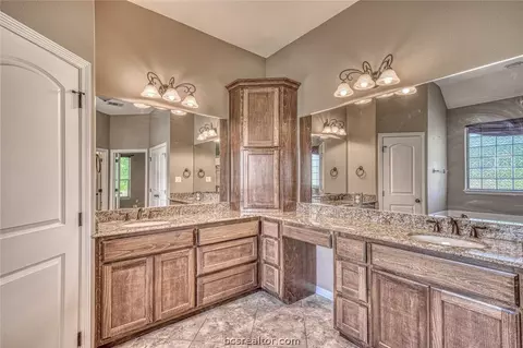 7575 Planters Loop, Bryan, TX 77808 photo 10