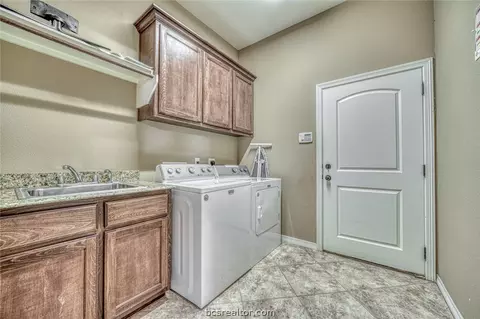 7575 Planters Loop, Bryan, TX 77808 photo 16