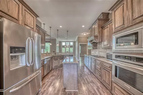 7575 Planters Loop, Bryan, TX 77808 photo 6