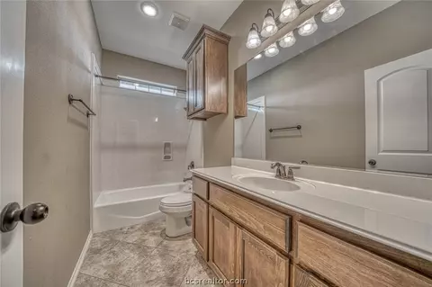 7575 Planters Loop, Bryan, TX 77808 photo 13