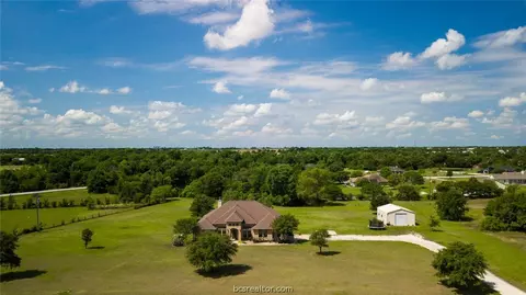 7575 Planters Loop, Bryan, TX 77808 photo 2