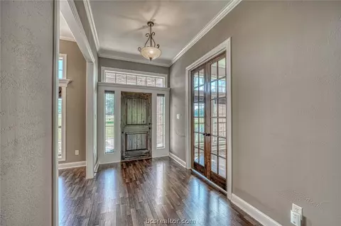 7575 Planters Loop, Bryan, TX 77808 photo 3