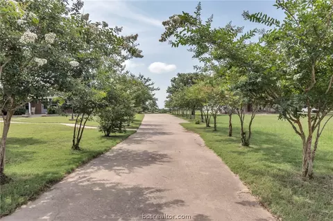 4012 Austins Estates Dr, Bryan, TX 77808 photo 4