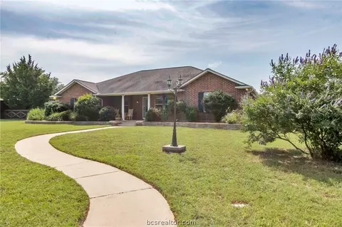 4012 Austins Estates Dr, Bryan, TX 77808 photo 2
