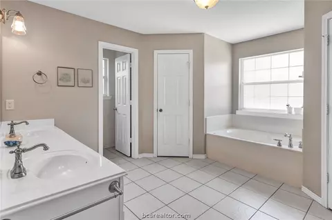 4012 Austins Estates Dr, Bryan, TX 77808 photo 23