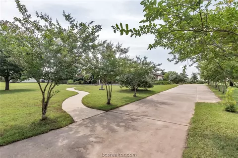 4012 Austins Estates Dr, Bryan, TX 77808 photo 3