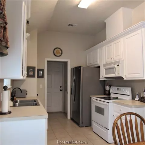 2602 Priscilla Ct, Bryan, TX 77802 photo 9
