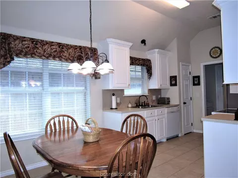 2602 Priscilla Ct, Bryan, TX 77802 photo 8