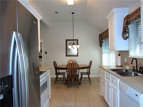 2602 Priscilla Ct, Bryan, TX 77802 photo 7