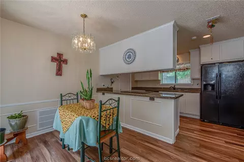 2212 Windsor Dr, Bryan, TX 77802 photo 7