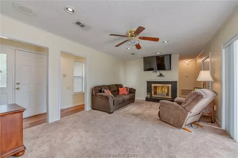 2212 Windsor Dr, Bryan, TX 77802 photo 4