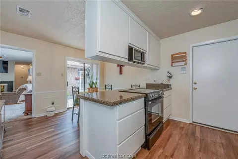 2212 Windsor Dr, Bryan, TX 77802 photo 6