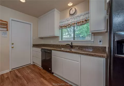 2212 Windsor Dr, Bryan, TX 77802 photo 8