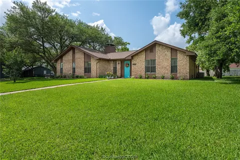 2212 Windsor Dr, Bryan, TX 77802 photo 1