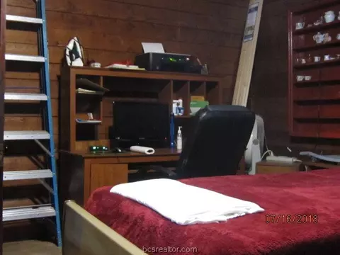 404 E Gregg St, Calvert, TX 77837 photo 8