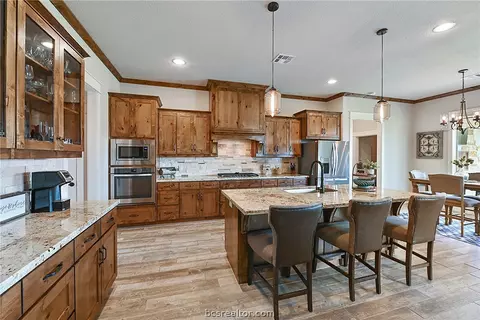 7832 Mapache Ct, Bryan, TX 77808 photo 4