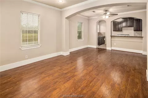 909 E 22nd St, Bryan, TX 77803 photo 3