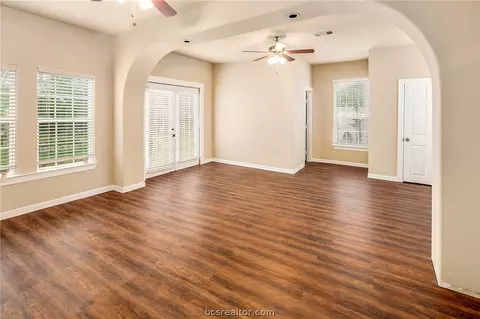 909 E 22nd St, Bryan, TX 77803 photo 12