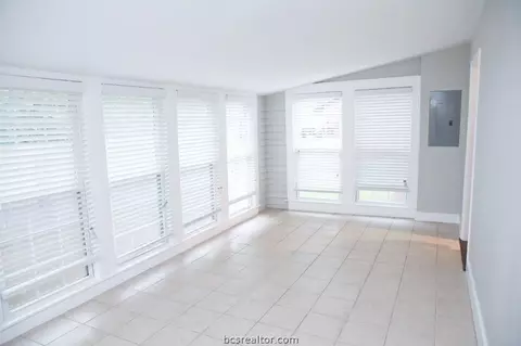 810 E 28th St, Bryan, TX 77803 photo 10