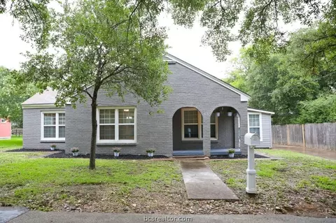 810 E 28th St, Bryan, TX 77803 photo 1