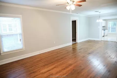 810 E 28th St, Bryan, TX 77803 photo 3