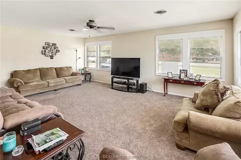 600 Williamson Dr, Bryan, TX 77801 photo 2