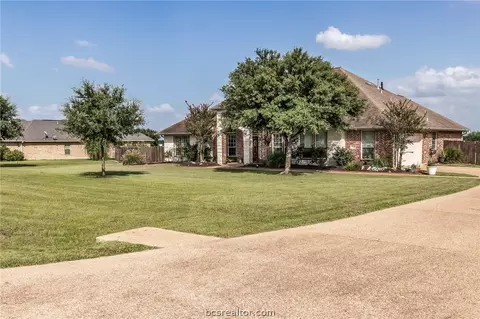7144 Gemstone Dr, Bryan, TX 77808 photo 2