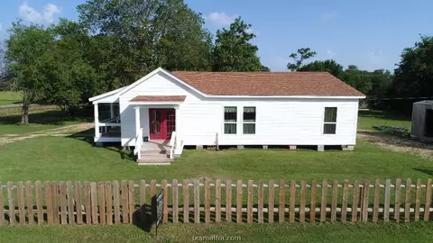708 E Texas St, Calvert, TX 77837 photo 15