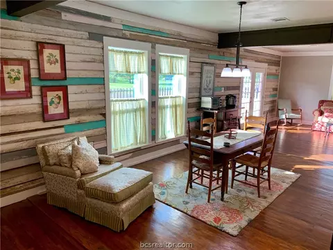 708 E Texas St, Calvert, TX 77837 photo 5