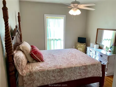 708 E Texas St, Calvert, TX 77837 photo 12