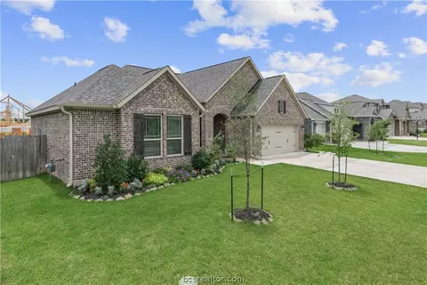 2930 Archer Dr, Bryan, TX 77808 photo 2