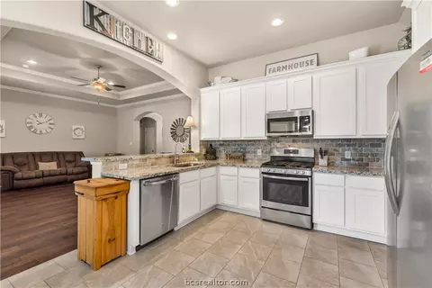 2930 Archer Dr, Bryan, TX 77808 photo 8