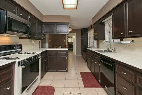 2523 Arbor Dr, Bryan, TX 77802 photo 10