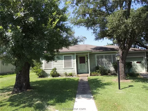 1607 Burt St, Bryan, TX 77802 photo 1