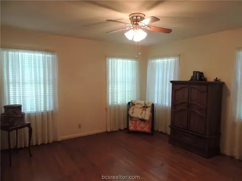 1607 Burt St, Bryan, TX 77802 photo 5