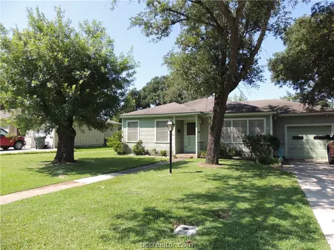 1607 Burt St, Bryan, TX 77802 photo 2