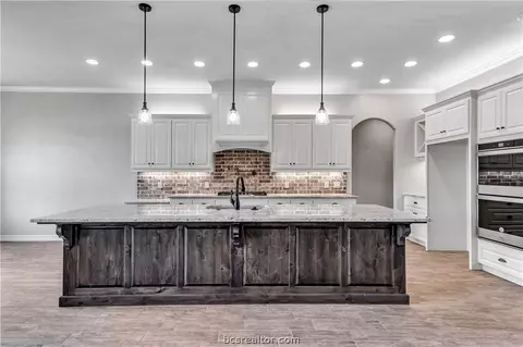 3225 Old Spring Way, Bryan, TX 77808 photo 2